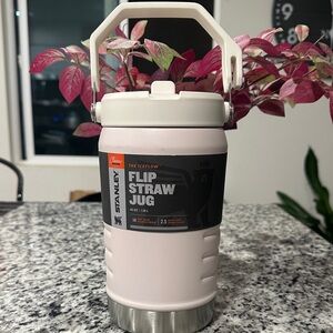 Stanley IceFlow Flip Straw Jug in Soft Pink